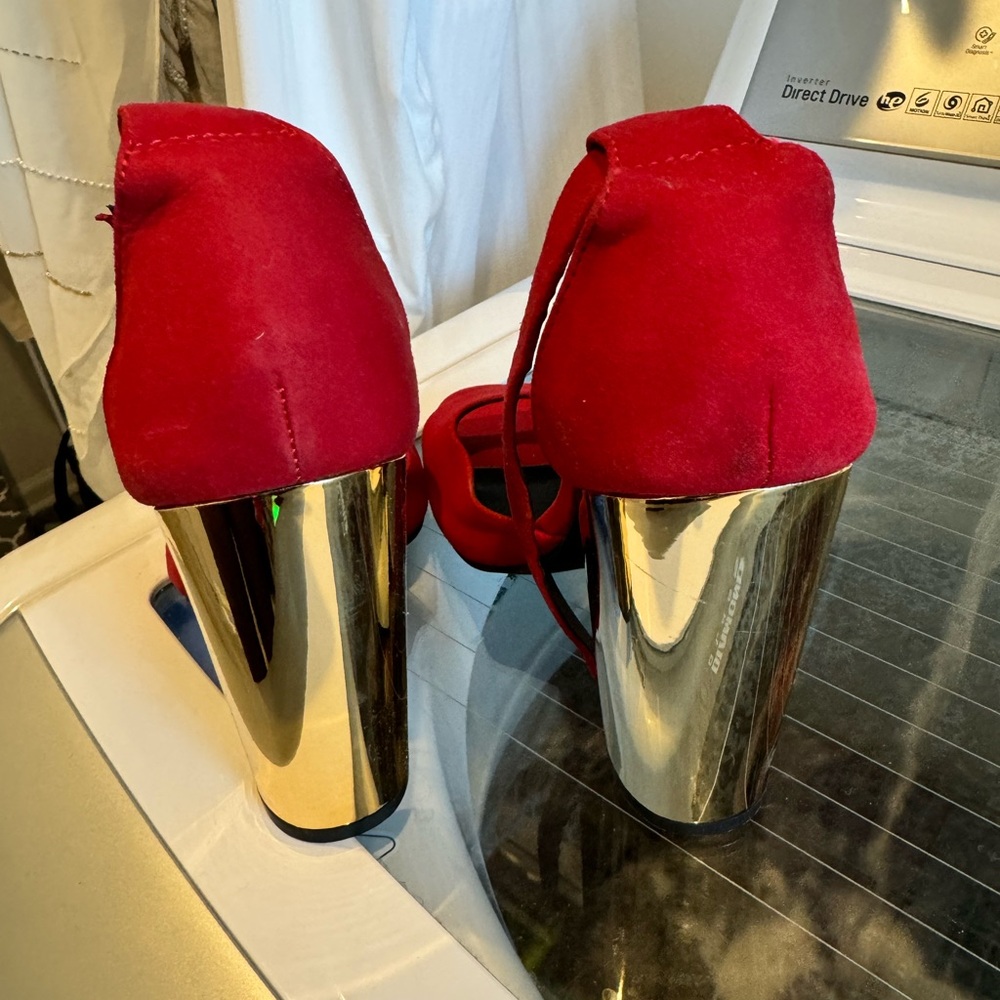 Shoes - Picture 3 of 9